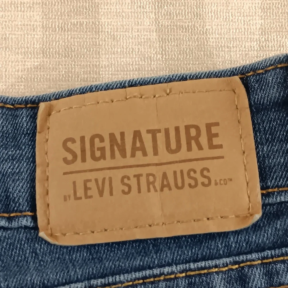 Signature by Levi Strauss Women Mid Rise Denim Shorts Cuffed Blue Size 12 - Picture 9 of 9